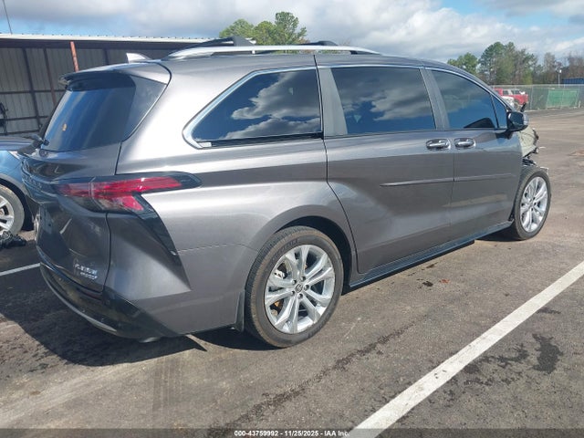 Toyota Sienna Platinum 2024 5TDERKEC2RS185463 Image 4