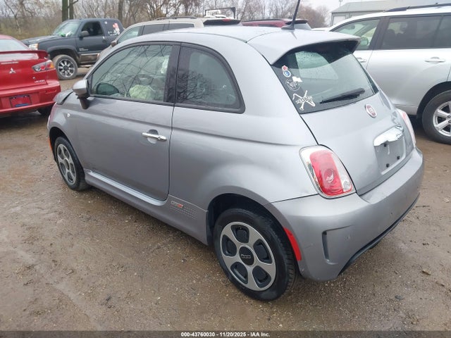 2015 FIAT 500E 3C3CFFGE9FT685390 Photo 2