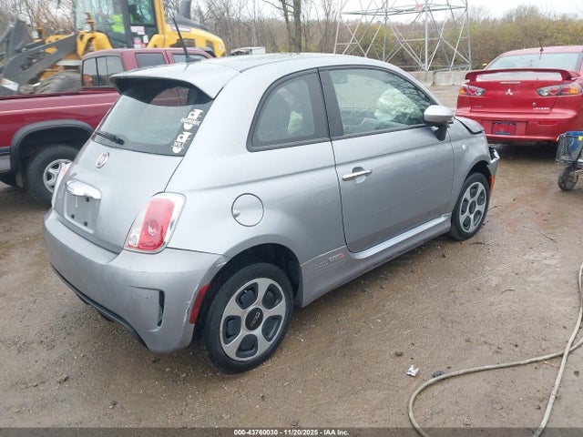2015 FIAT 500E 3C3CFFGE9FT685390 Photo 3