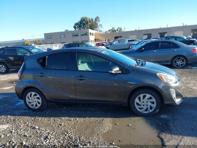 Toyota Prius C One 2015 JTDKDTB34F1575520 Image 13