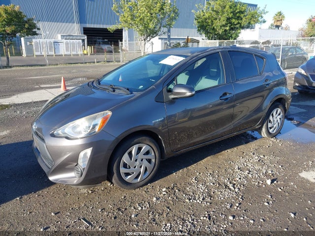 Toyota Prius C One 2015 JTDKDTB34F1575520 Image 2