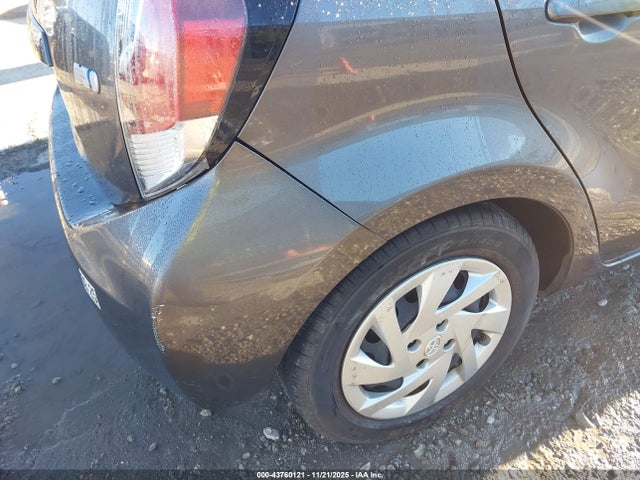 Toyota Prius C One 2015 JTDKDTB34F1575520 Image 6