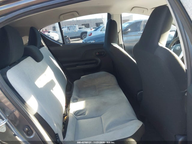 Toyota Prius C One 2015 JTDKDTB34F1575520 Image 8