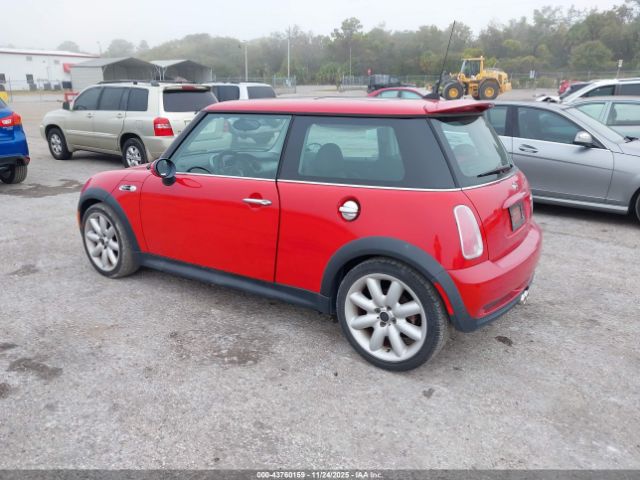 2005 MINI COOPER S WMWRE33445TD92947 Photo 2