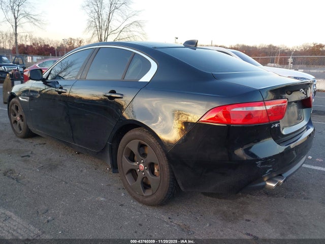 2017 JAGUAR XE SAJAS4BN2HCP12245 Photo 2