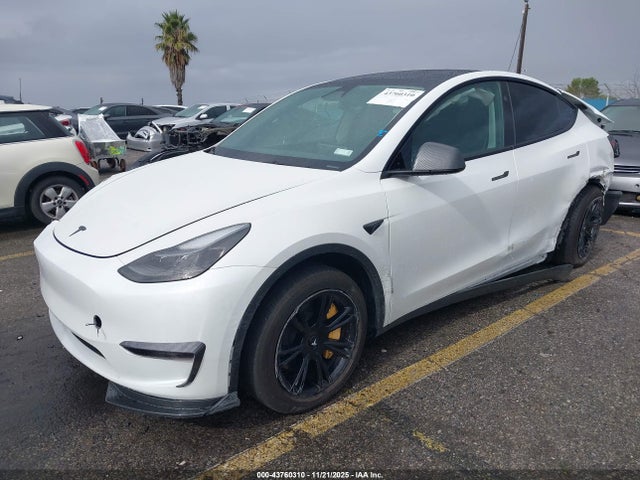 2024 TESLA MODEL Y 7SAYGDED4RF108883 Photo 1