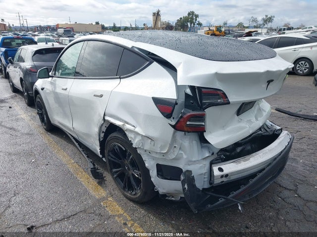 2024 TESLA MODEL Y 7SAYGDED4RF108883 Photo 2