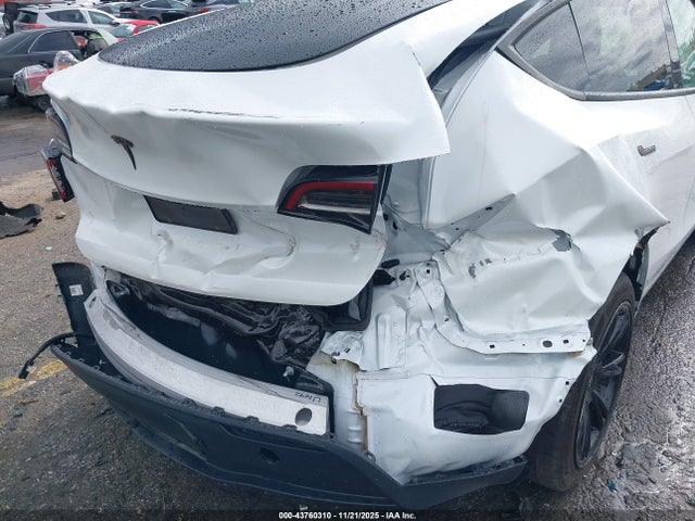 2024 TESLA MODEL Y 7SAYGDED4RF108883 Photo 5