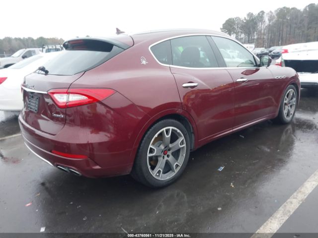 2017 MASERATI LEVANTE ZN661XUL5HX256561 Photo 3