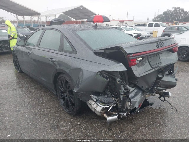 2025 AUDI S8 WAULSAF81SN002580 Photo 2