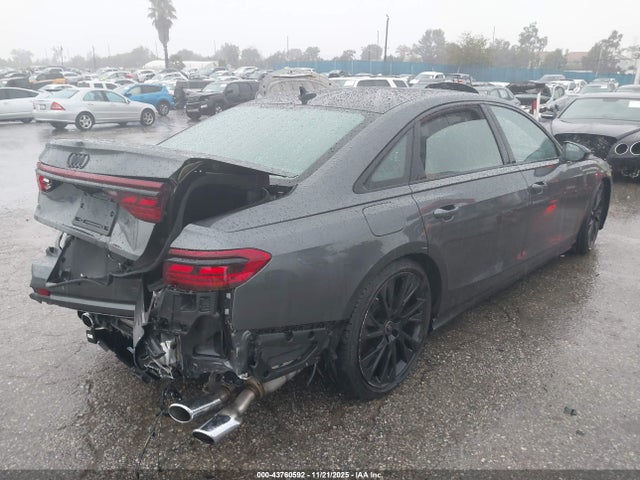 2025 AUDI S8 WAULSAF81SN002580 Photo 3