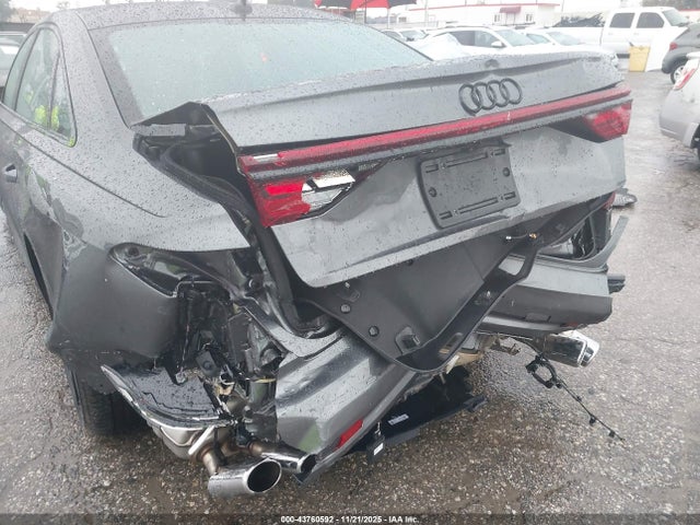 2025 AUDI S8 WAULSAF81SN002580 Photo 5
