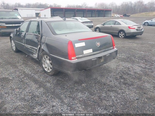 2010 CADILLAC DTS 1G6KA5EY4AU112556 Photo 2