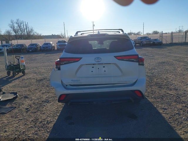Toyota Highlander Limited 2021 5TDDZRBH5MS133869 Image 16