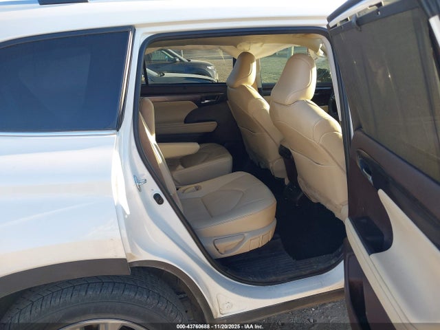 Toyota Highlander Limited 2021 5TDDZRBH5MS133869 Image 8