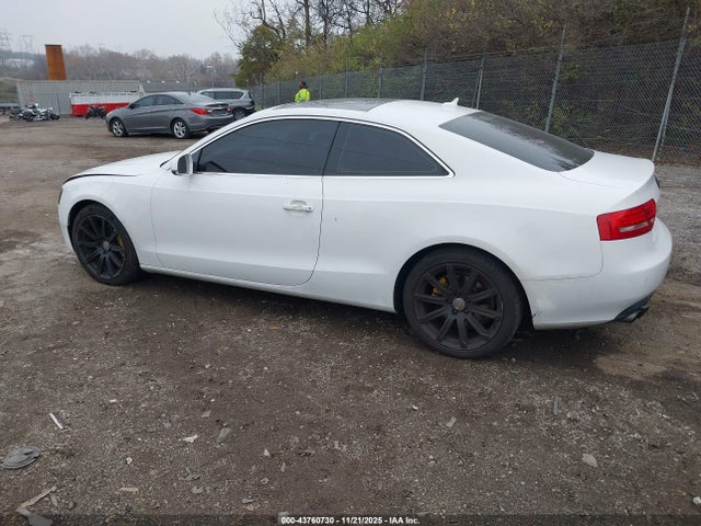 2011 AUDI A5 WAULFAFR5BA083930 Photo 2