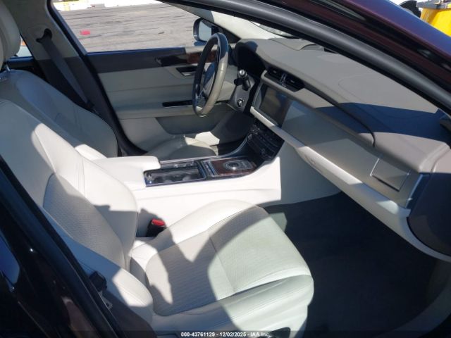 2020 JAGUAR XF SAJBE4GX6LCY85393 Photo 4