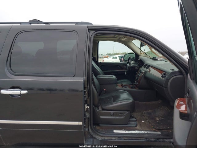 2009 CHEVROLET SUBURBAN 1500 1GNFC36039R182142 Photo 4