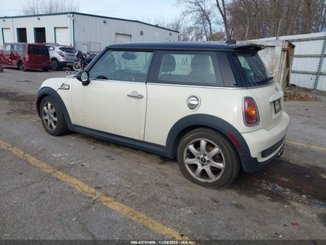 2007 MINI COOPER S WMWMF73577TL92996 Photo 2