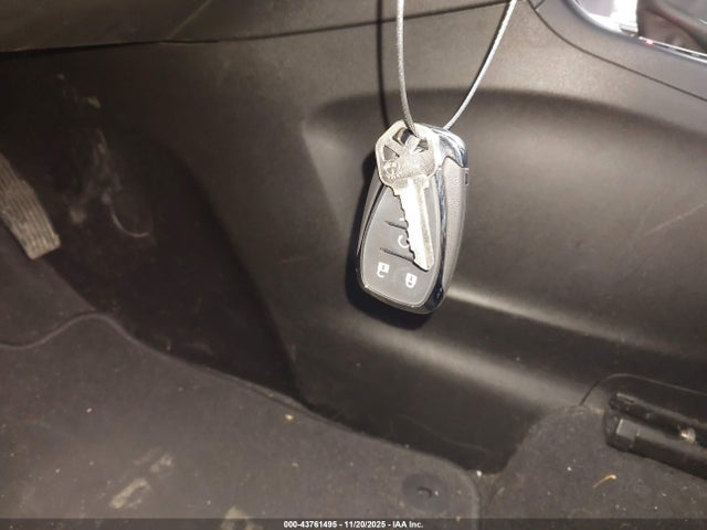 2GNAXUEV9N6122003 Chevrolet lyx