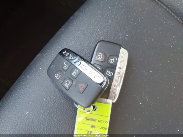 2019 JAGUAR XE SAJAD4FX7KCP47313 Photo 10