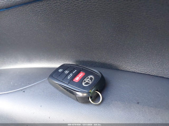 Toyota Corolla Cross Xle 2024 7MUDAABG7RV106511 Image 11