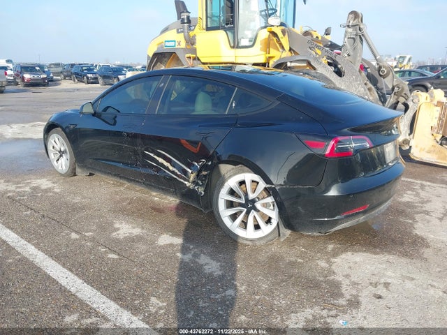 2021 TESLA MODEL 3 5YJ3E1EB5MF047451 Photo 2