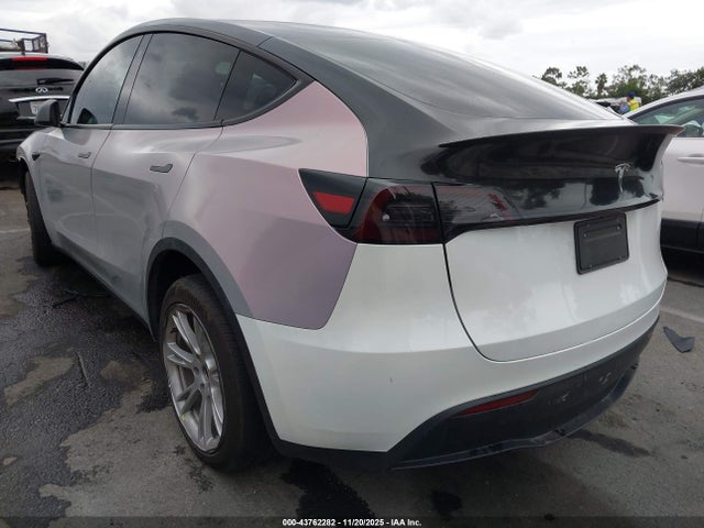 2023 TESLA MODEL Y 7SAYGDEE8PA083358 Photo 2