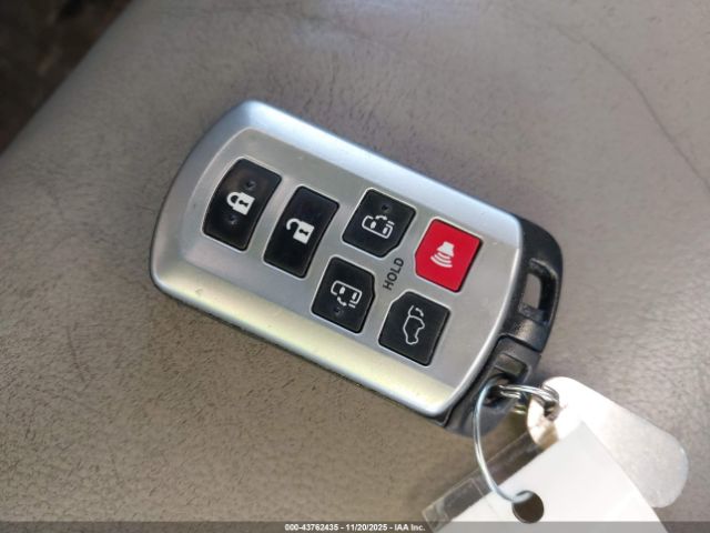 2018 TOYOTA SIENNA 5TDYZ3DCXJS960357 Photo 10