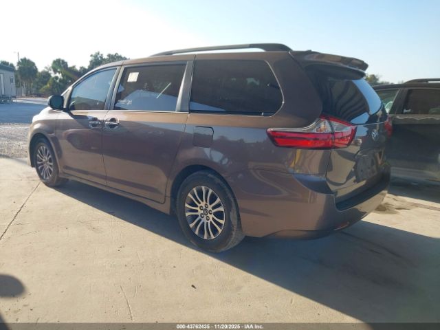 2018 TOYOTA SIENNA 5TDYZ3DCXJS960357 Photo 2