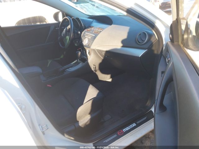 2011 MAZDA MAZDA3 JM1BL1VG0B1473339 Photo 4