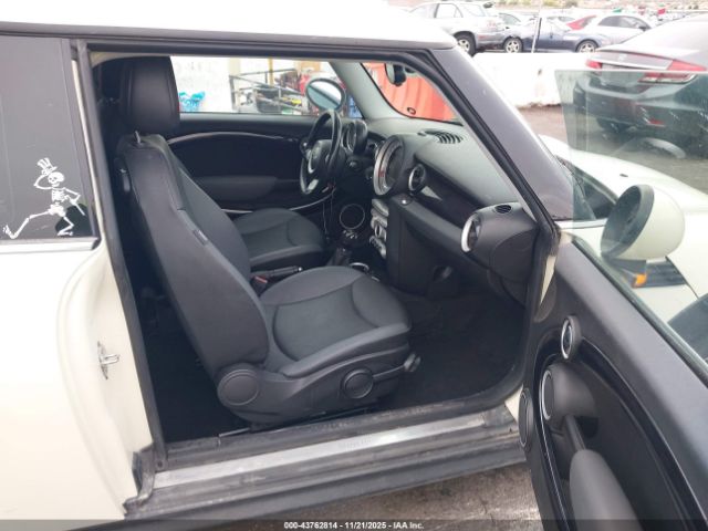 2009 MINI COOPER CLUBMAN WMWML33529TX35122 Photo 4