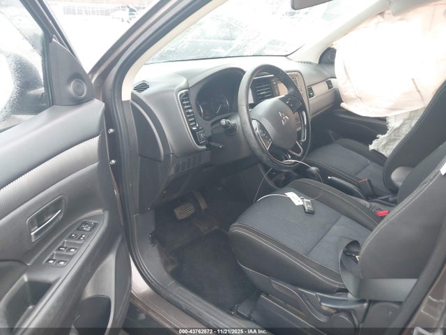 2016 MITSUBISHI OUTLANDER JA4AD3A34GZ048779 Photo 4