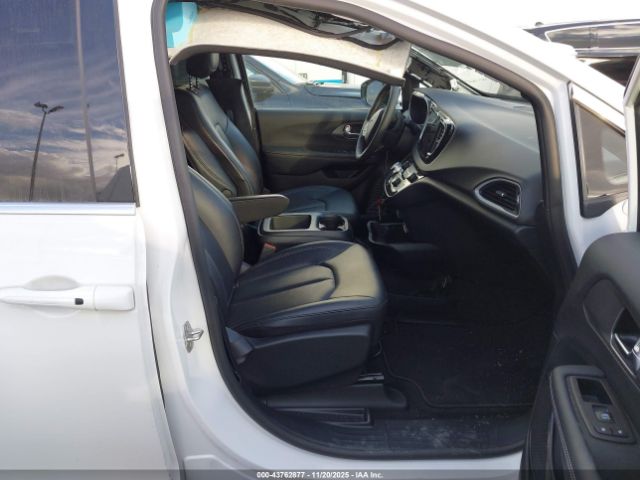 2025 CHRYSLER PACIFICA 2C4RC1BG8SR578824 Photo 4