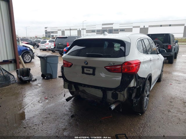 2017 BMW X1 WBXHU7C35H5H35339 Photo 3