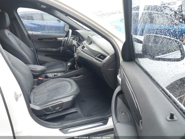 2017 BMW X1 WBXHU7C35H5H35339 Photo 4