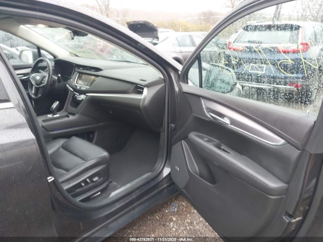 2017 CADILLAC XT5 1GYKNERS8HZ140634 Photo 4