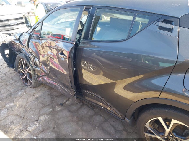 JTNKHMBX5L1075564 Toyota C-HR XLE