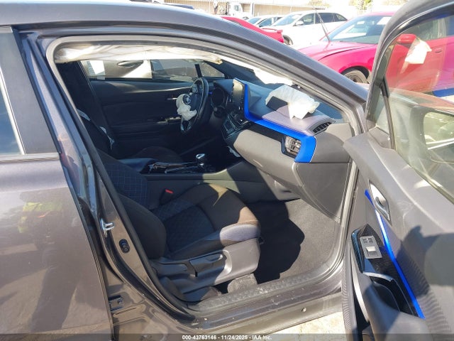 JTNKHMBX5L1075564 Toyota C-HR XLE