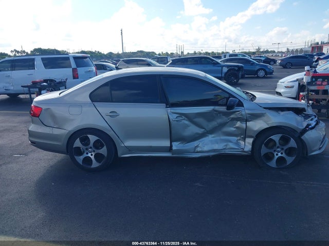 2015 Volkswagen Jetta 2.0l S მანქანა იყიდება აუქციონზე, vin: 3VW2K7AJ5FM208560, აუქციონის ნომერი: 43763364