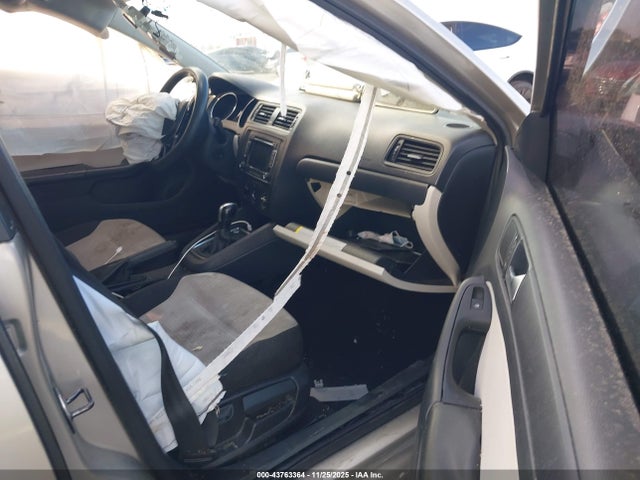 2015 Volkswagen Jetta 2.0l S მანქანა იყიდება აუქციონზე, vin: 3VW2K7AJ5FM208560, აუქციონის ნომერი: 43763364
