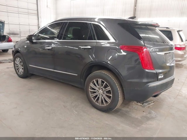 2017 CADILLAC XT5 1GYKNDRSXHZ133968 Photo 2