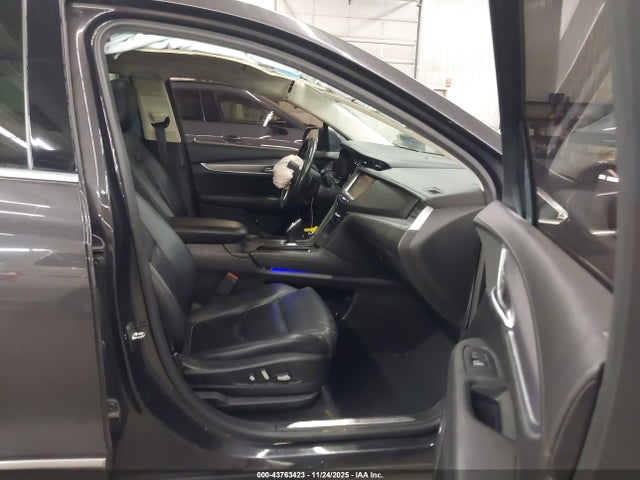 2017 CADILLAC XT5 1GYKNDRSXHZ133968 Photo 4