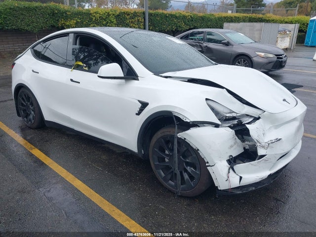2023 TESLA MODEL Y 7SAYGDEE9PA099939 Photo 0