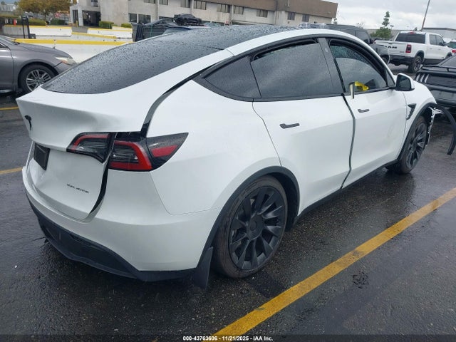 2023 TESLA MODEL Y 7SAYGDEE9PA099939 Photo 3