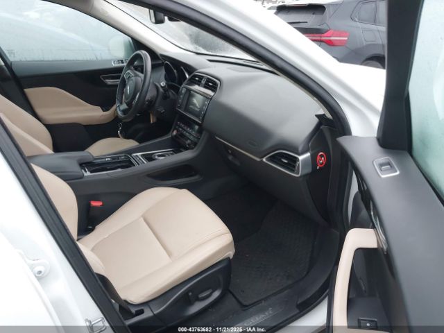 2018 JAGUAR F-PACE SADCJ2FN2JA254284 Photo 4