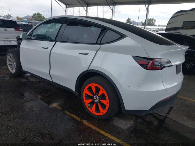 2023 TESLA MODEL Y 7SAYGDEE4PA129168 Photo 2