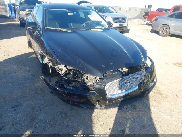 2015 JAGUAR XF SAJWA0FS6FPU62841 Photo 0