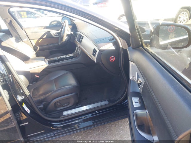 2015 JAGUAR XF SAJWA0FS6FPU62841 Photo 4