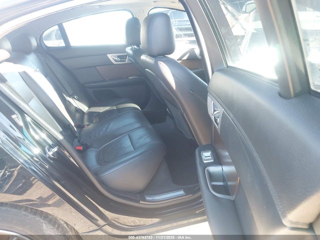 2015 JAGUAR XF SAJWA0FS6FPU62841 Photo 7